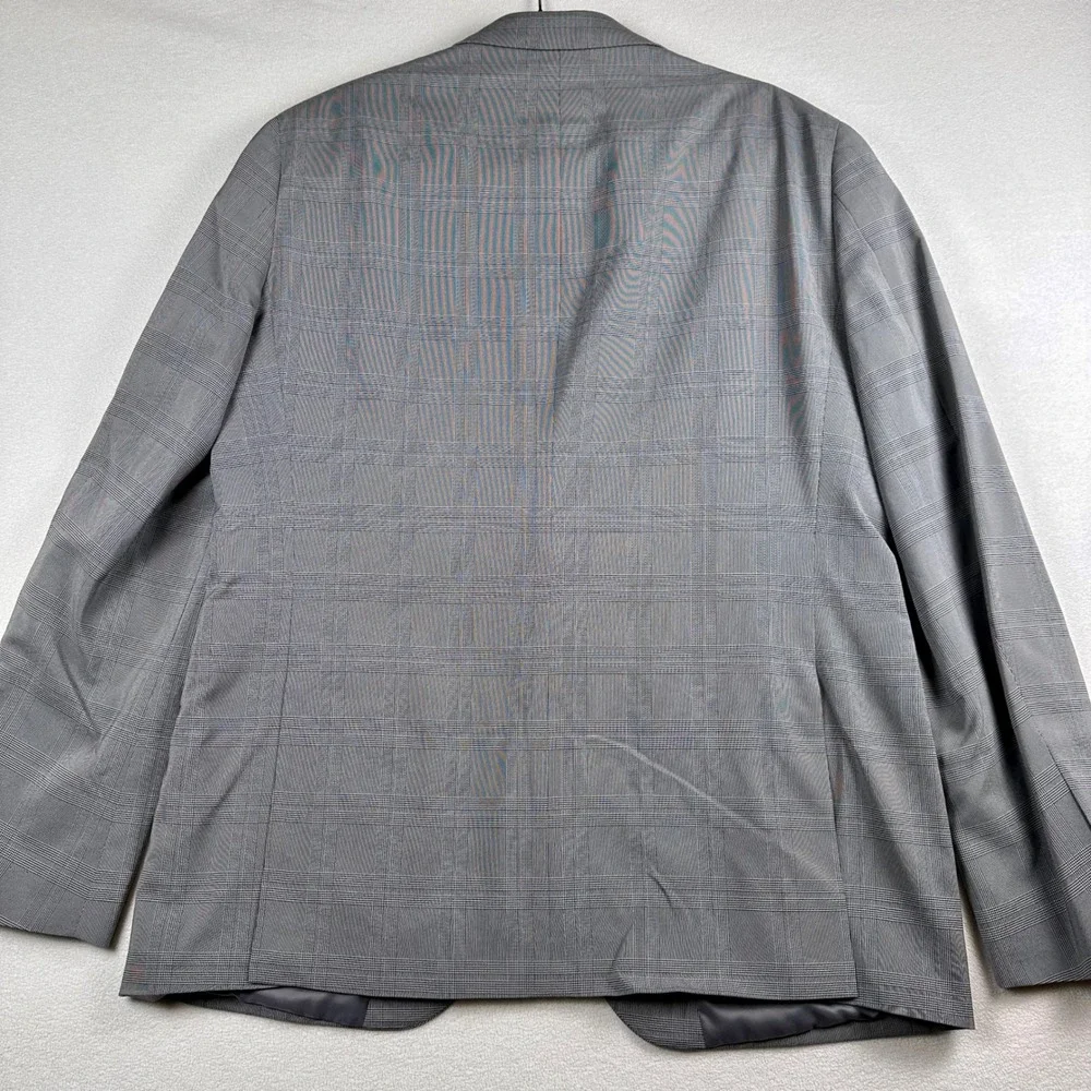 Men's Light Gray Windowpane Sport Coat - Modern Tailored Blazer